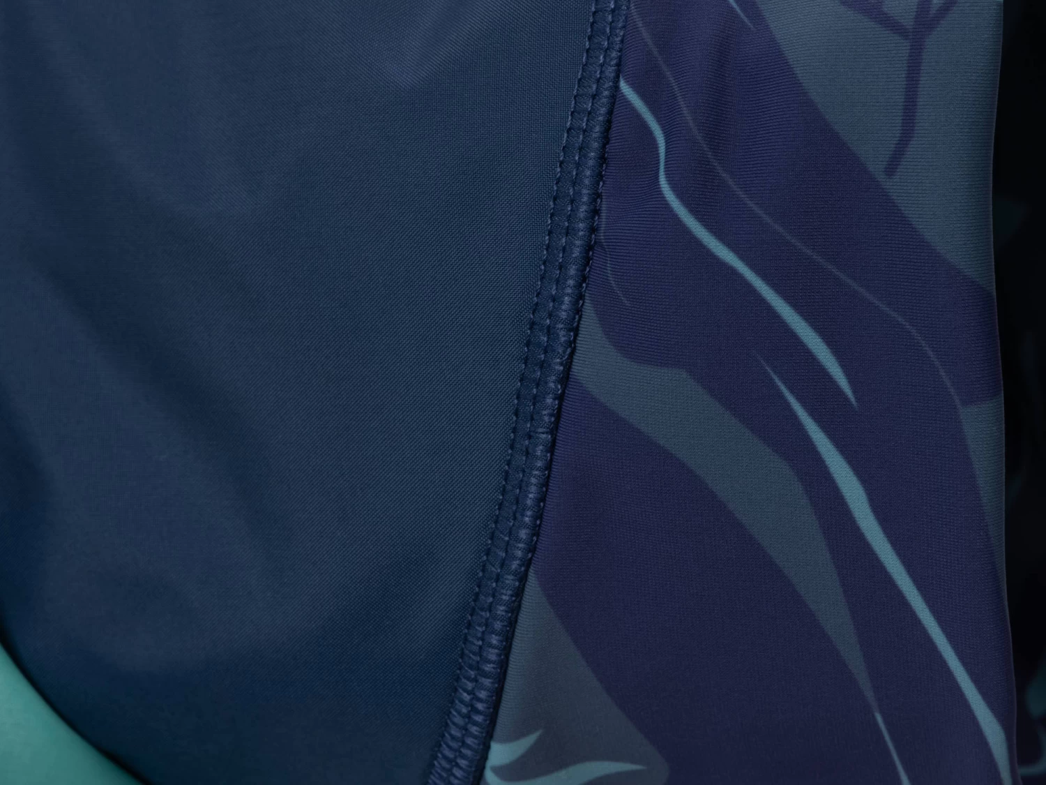 Ruffwear Dirtbag™ Hunde-Handtuchmantel Aurora Teal – Bild 5